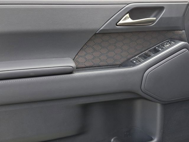 Used 2025 Lexus GX 550 w/ Accessory Package (2T) image 16