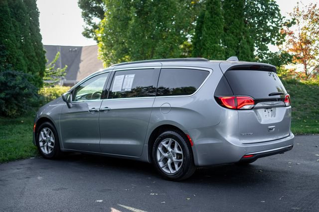 Used 2019 Chrysler Pacifica Touring Plus w/ Tire & Wheel Group FWD image 7