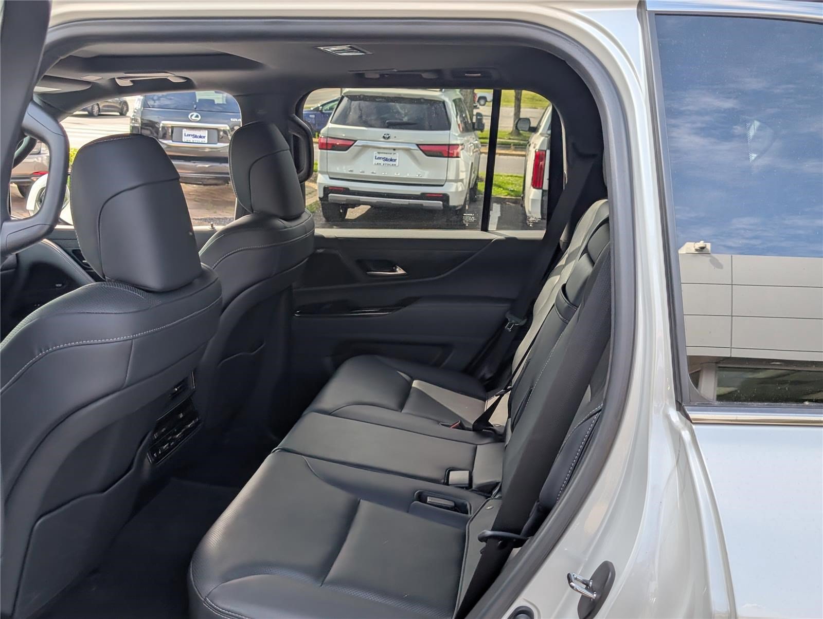 Used 2023 Lexus LX 600 4WD w/ Interior Upgrade Package image 16