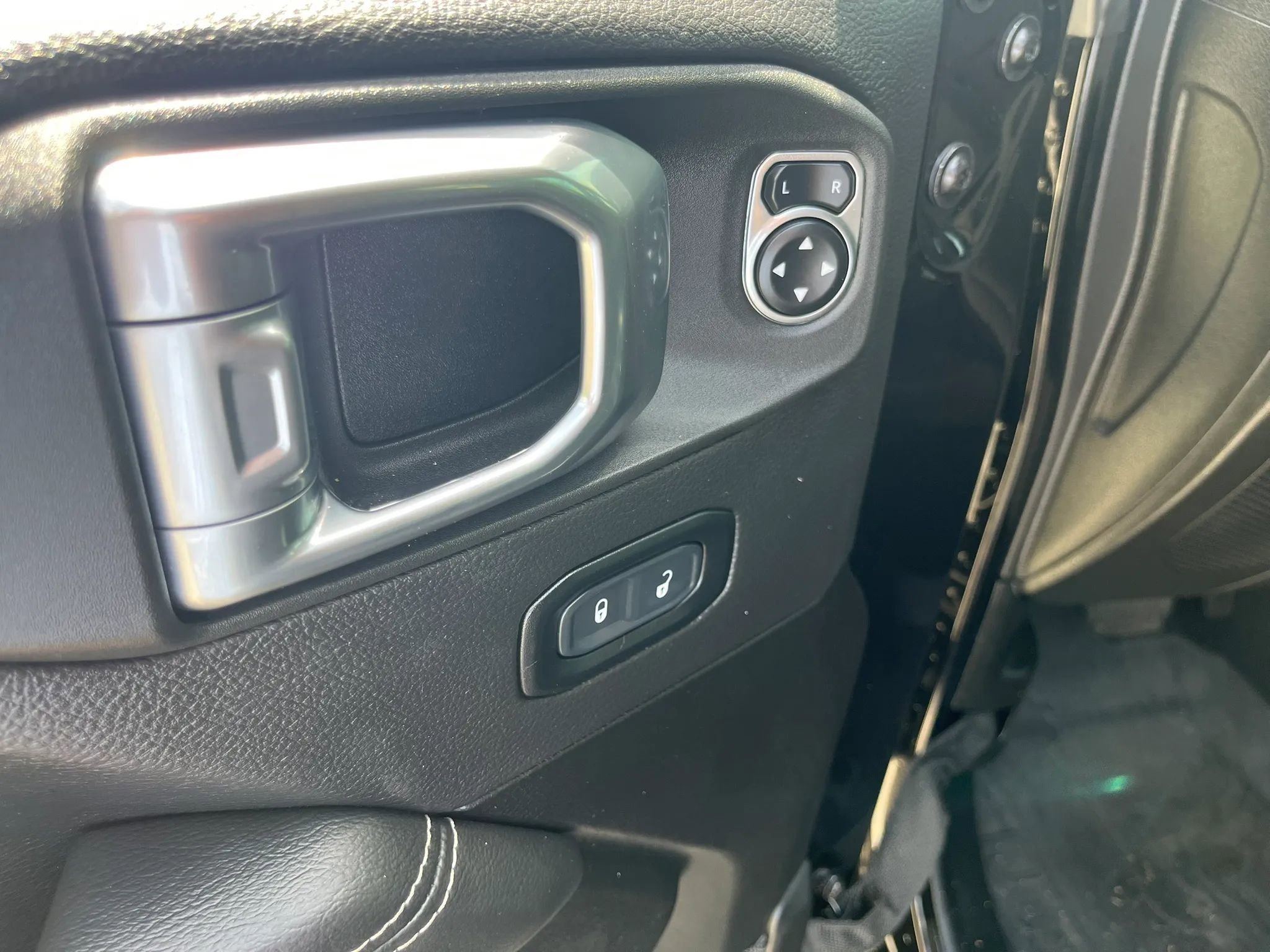 Used 2023 Jeep Gladiator Overland w/ Popular Equipment Package AWD/4WD image 15