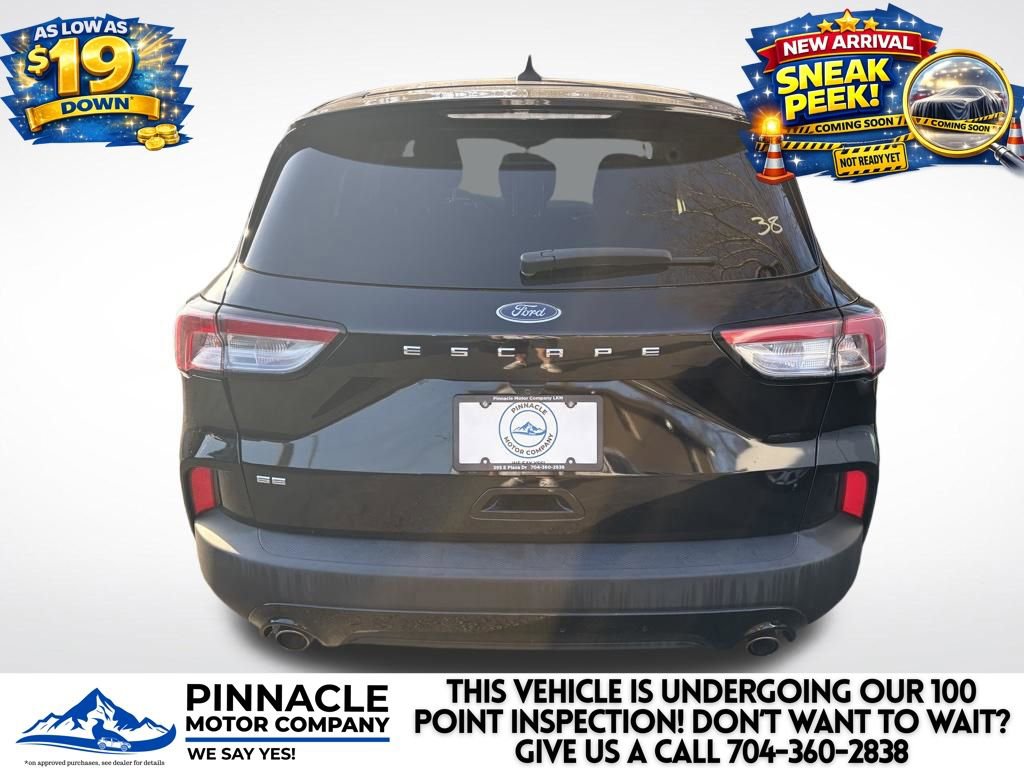 Used 2022 Ford Escape SE w/ SE Sport Appearance Package image 4