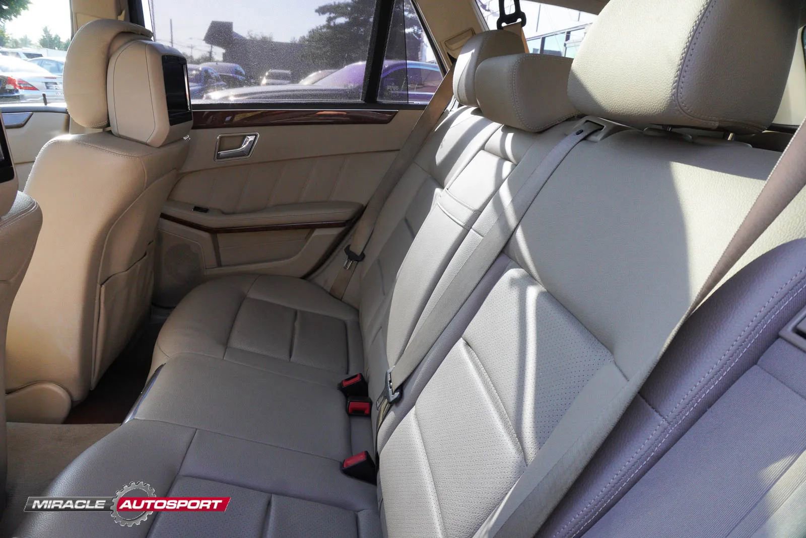Used 2011 Mercedes-Benz E 350 4MATIC Wagon image 25
