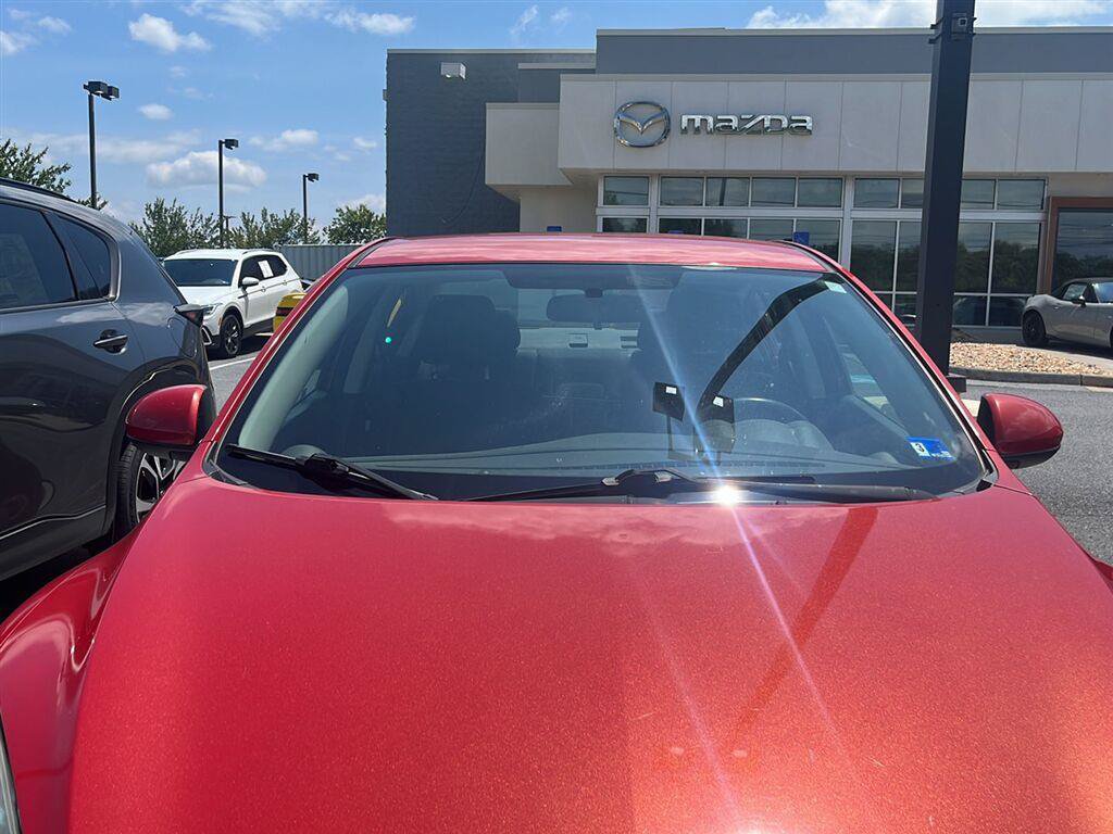 Used 2013 MAZDA MAZDA3 i Touring FWD image 2