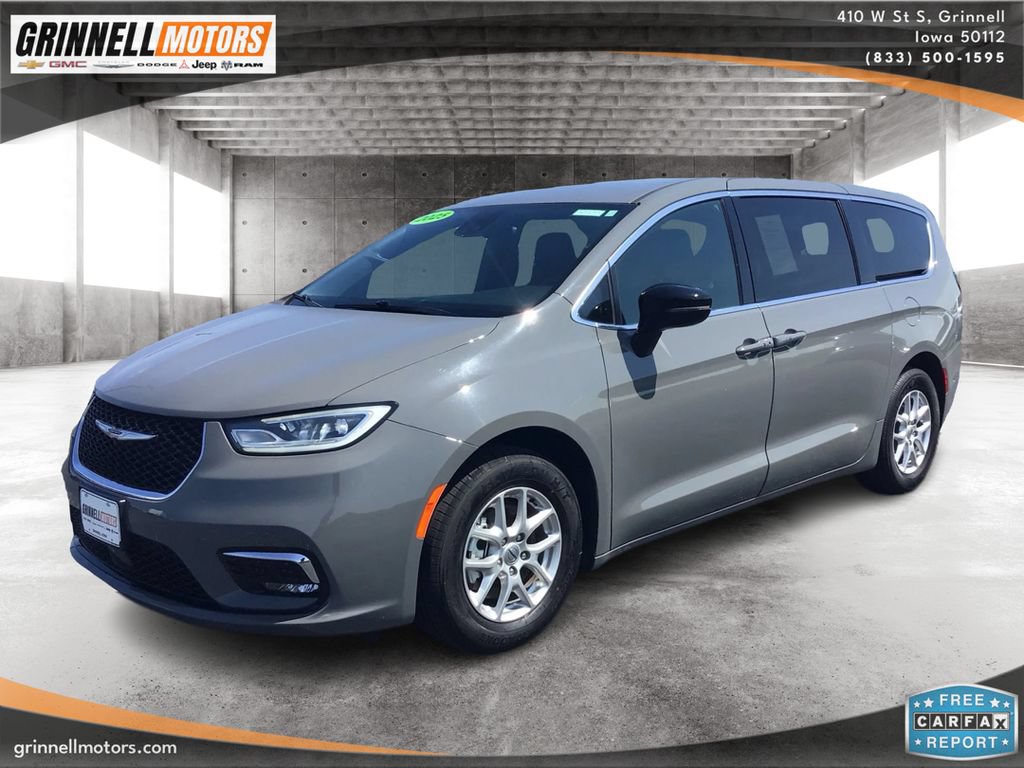 Used 2025 Chrysler Pacifica Select FWD image 1
