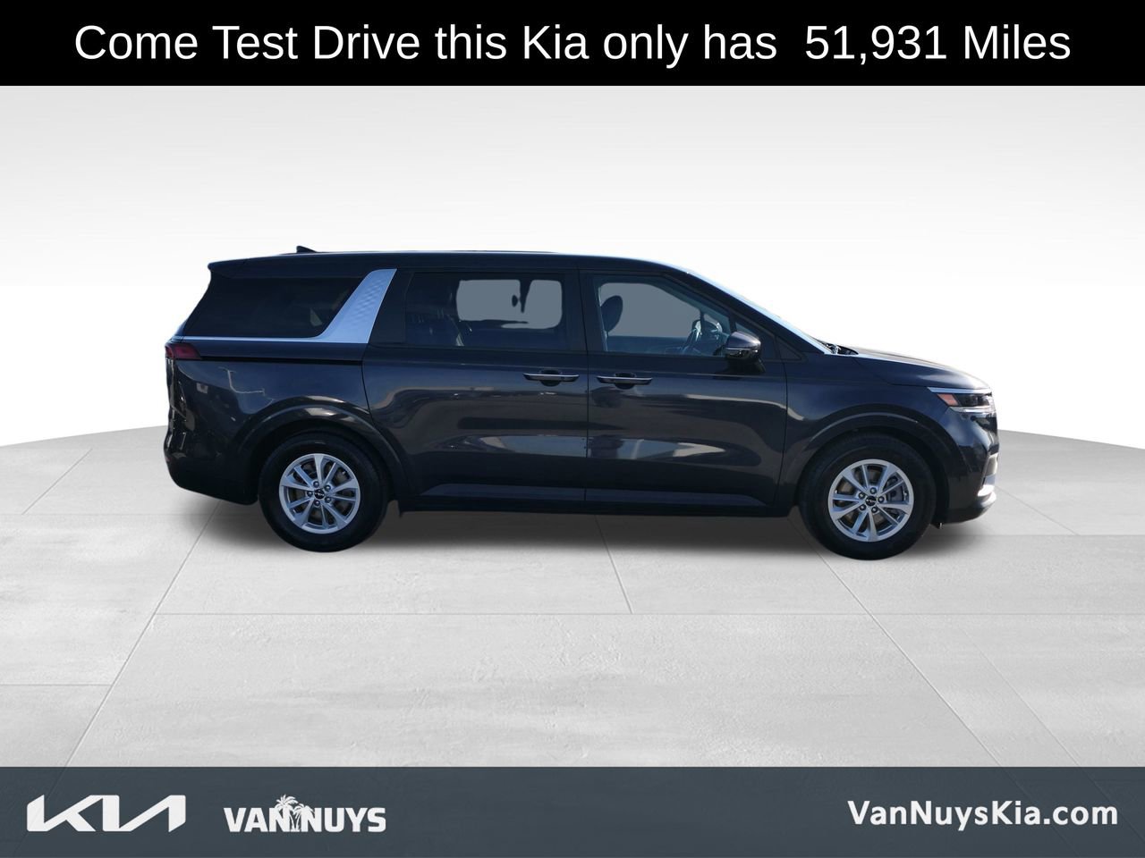 Used 2023 Kia Carnival LX image 2