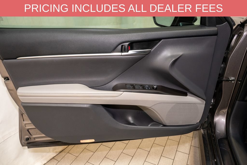 Used 2022 Toyota Camry XLE w/ Navigation Upgrade Package FWD image 10