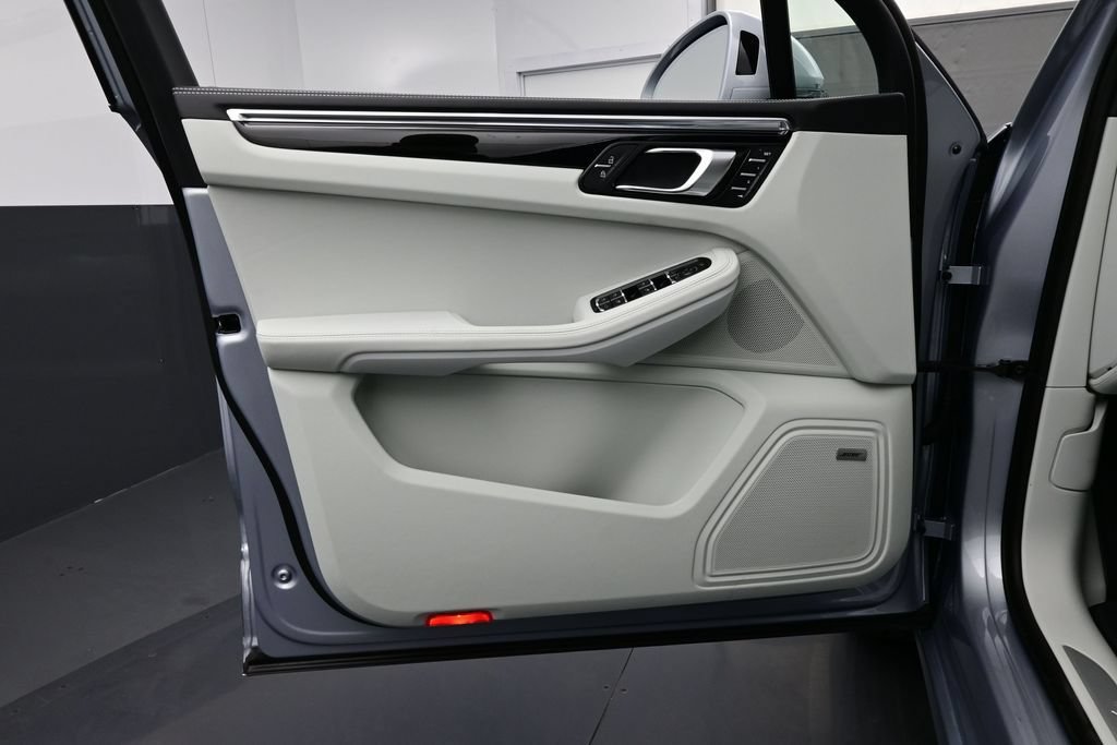New 2026 Porsche Macan S AWD/4WD image 7