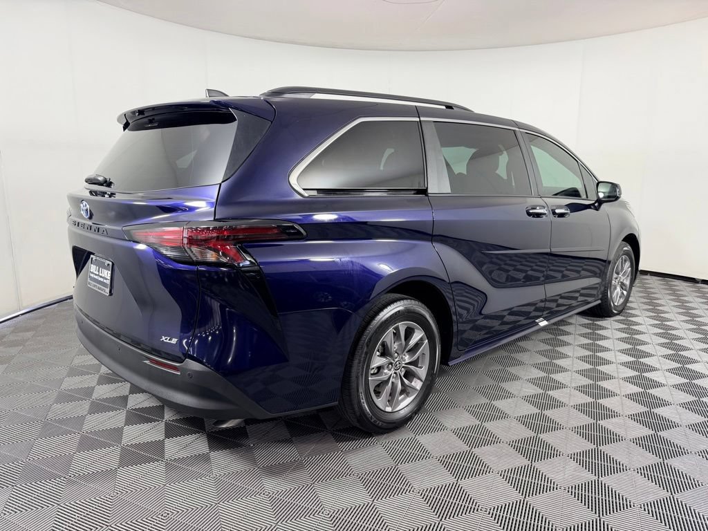 Used 2025 Toyota Sienna XLE w/ XLE Plus Package FWD image 6