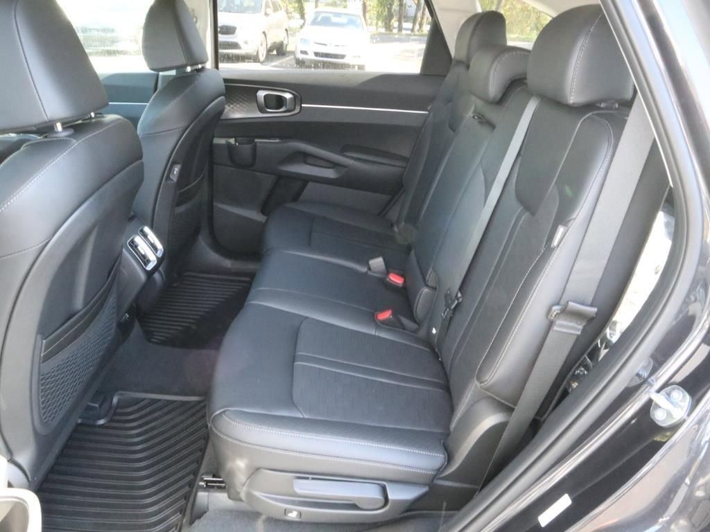 New 2025 Kia Sorento S w/ Panoramic Sunroof Package image 5