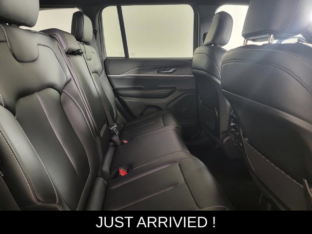 Used 2024 Jeep Grand Cherokee Limited AWD/4WD image 17