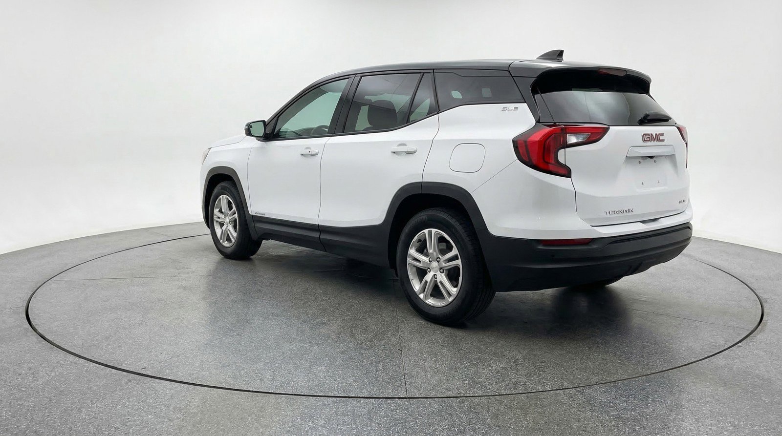 Used 2024 GMC Terrain SLE image 6