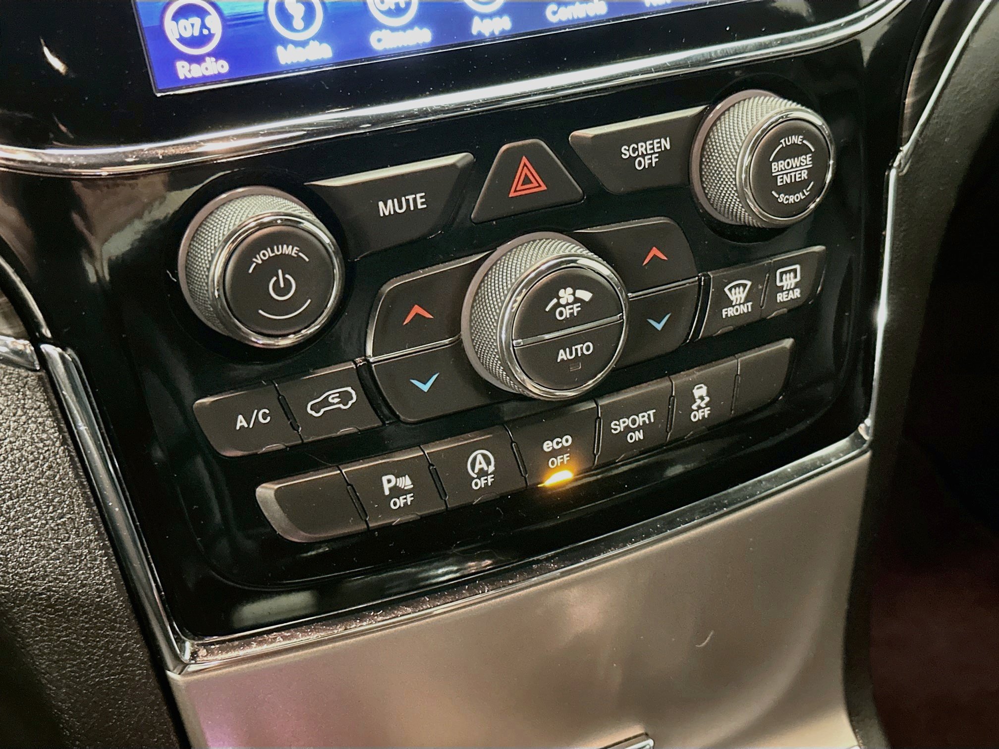 Used 2019 Jeep Grand Cherokee Limited AWD/4WD image 24
