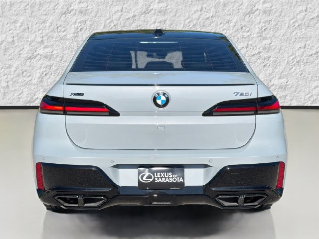 Used 2024 BMW 760i xDrive w/ Premium Package 2 AWD/4WD image 4
