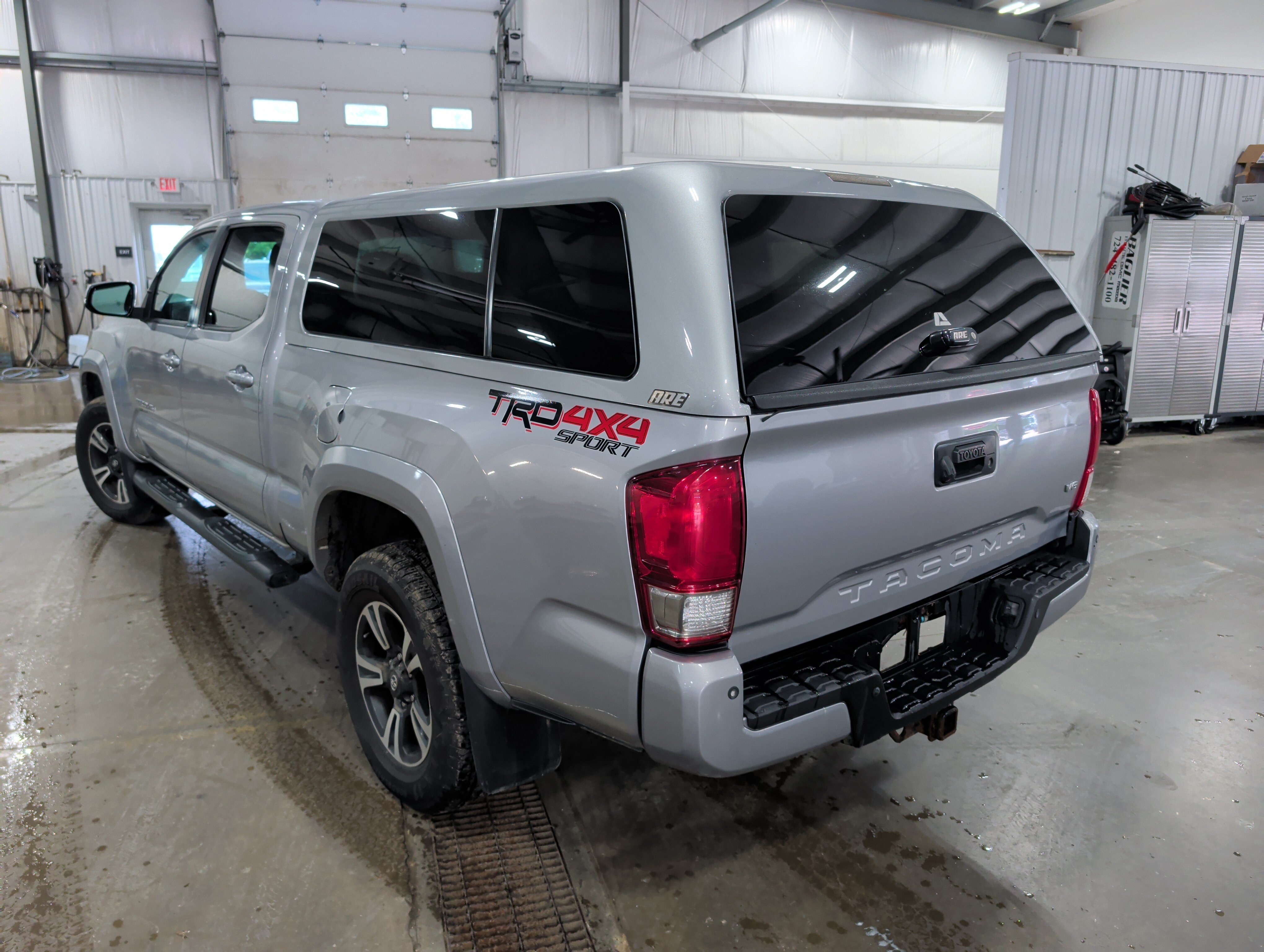 Used 2016 Toyota Tacoma TRD Sport w/ Premium & Technology Package AWD/4WD image 4