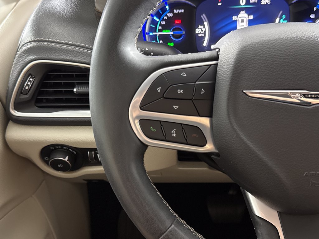 Used 2023 Chrysler Pacifica Limited FWD image 14