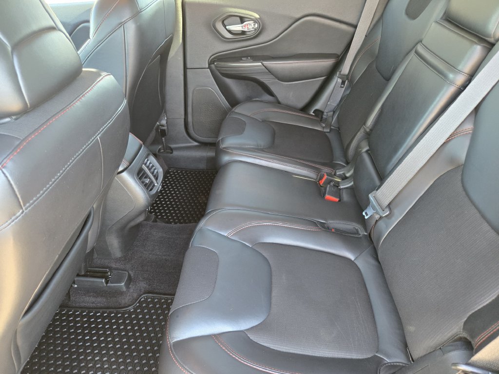 Used 2016 Jeep Cherokee Trailhawk AWD/4WD image 25