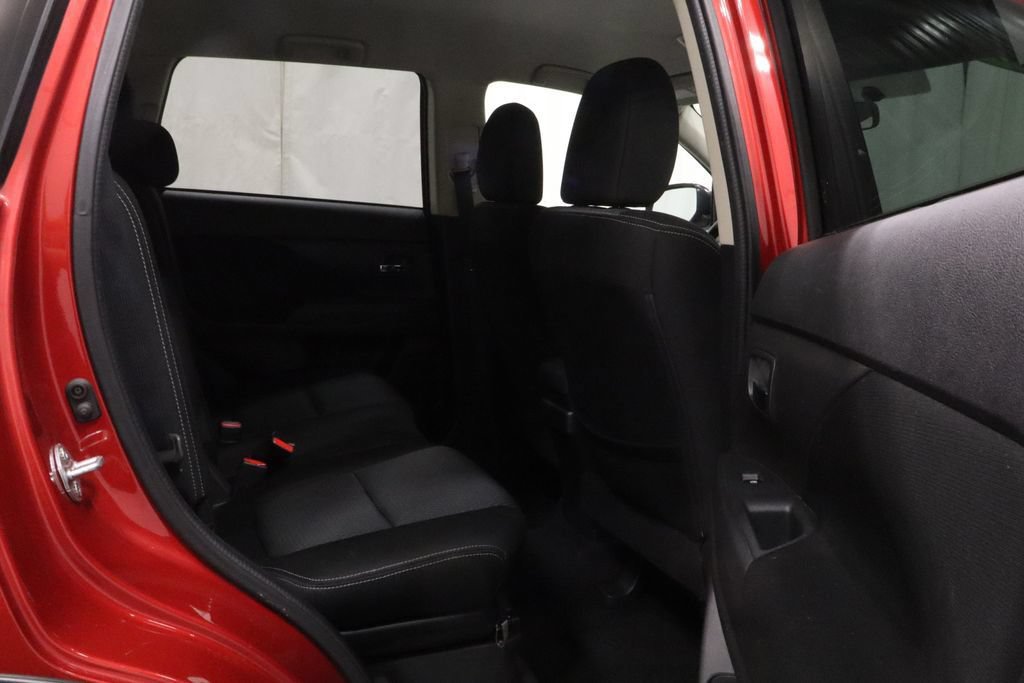 Used 2016 Mitsubishi Outlander SE AWD/4WD image 18