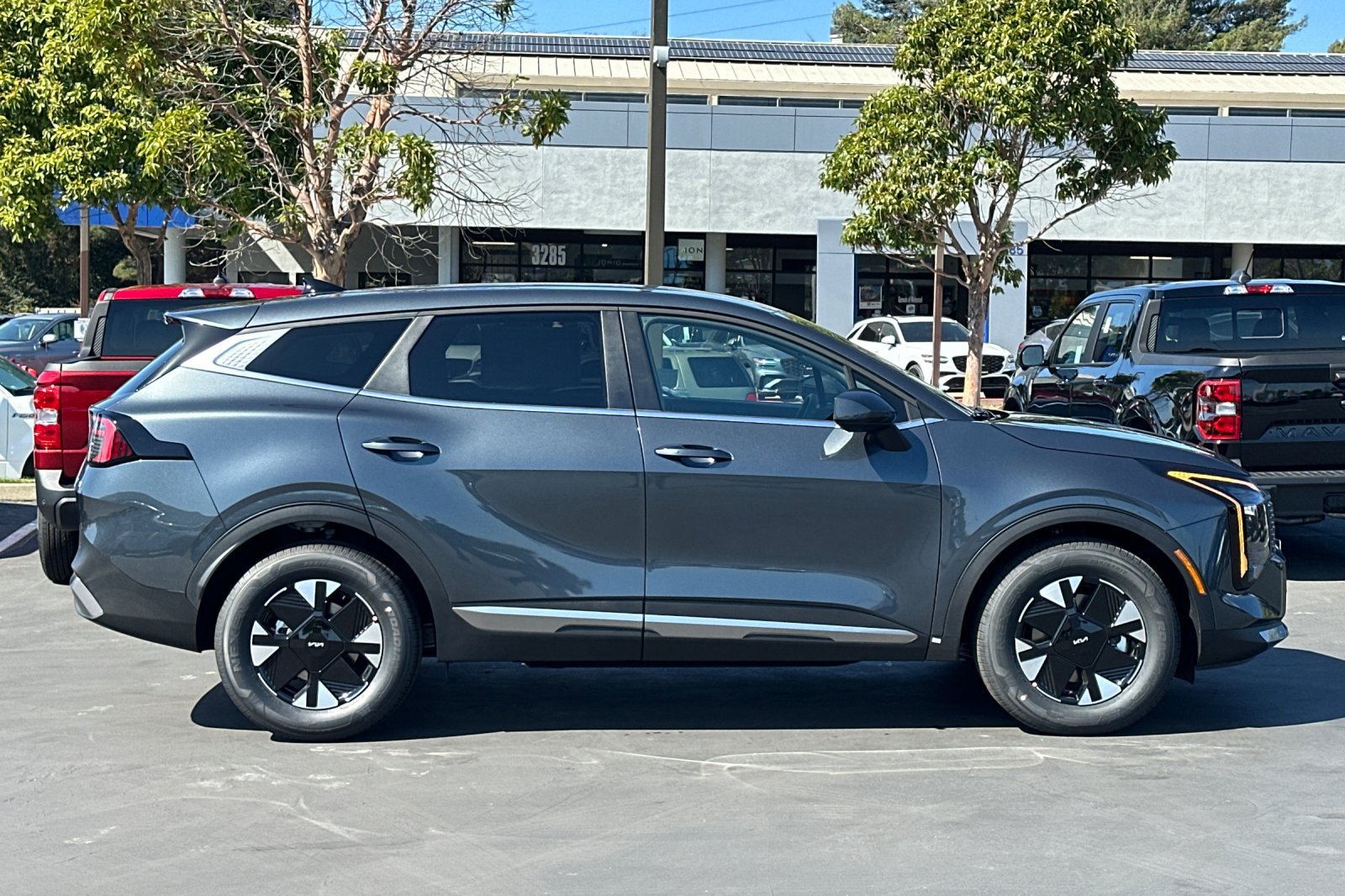 New 2027 Kia Sportage LX FWD image 3