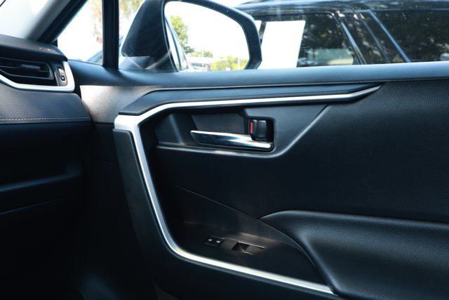 Used 2019 Toyota RAV4 XLE FWD image 27
