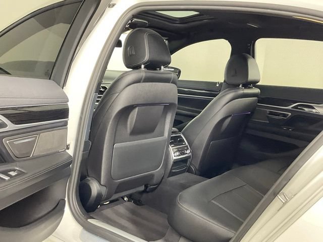Used 2017 BMW 740i RWD image 14