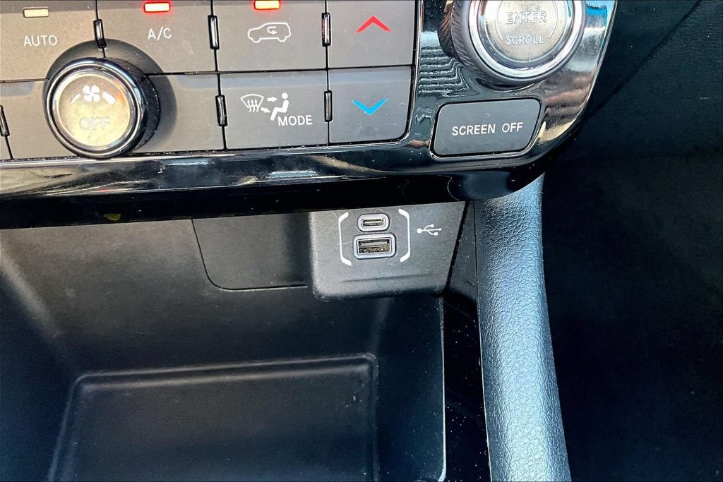 Used 2025 Jeep Compass Limited AWD/4WD image 16