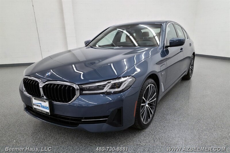 Used 2023 BMW 530e w/ Premium Package RWD image 2
