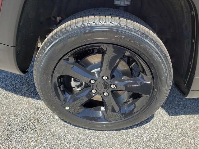 New 2024 Jeep Grand Cherokee L Limited w/ Black Appearance Package image 30