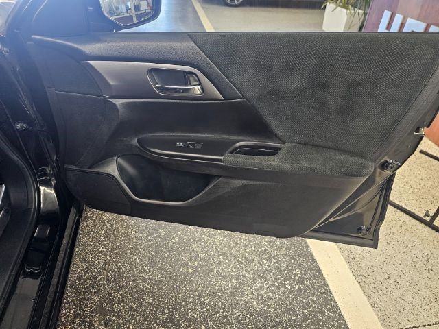Used 2013 Honda Accord LX image 28