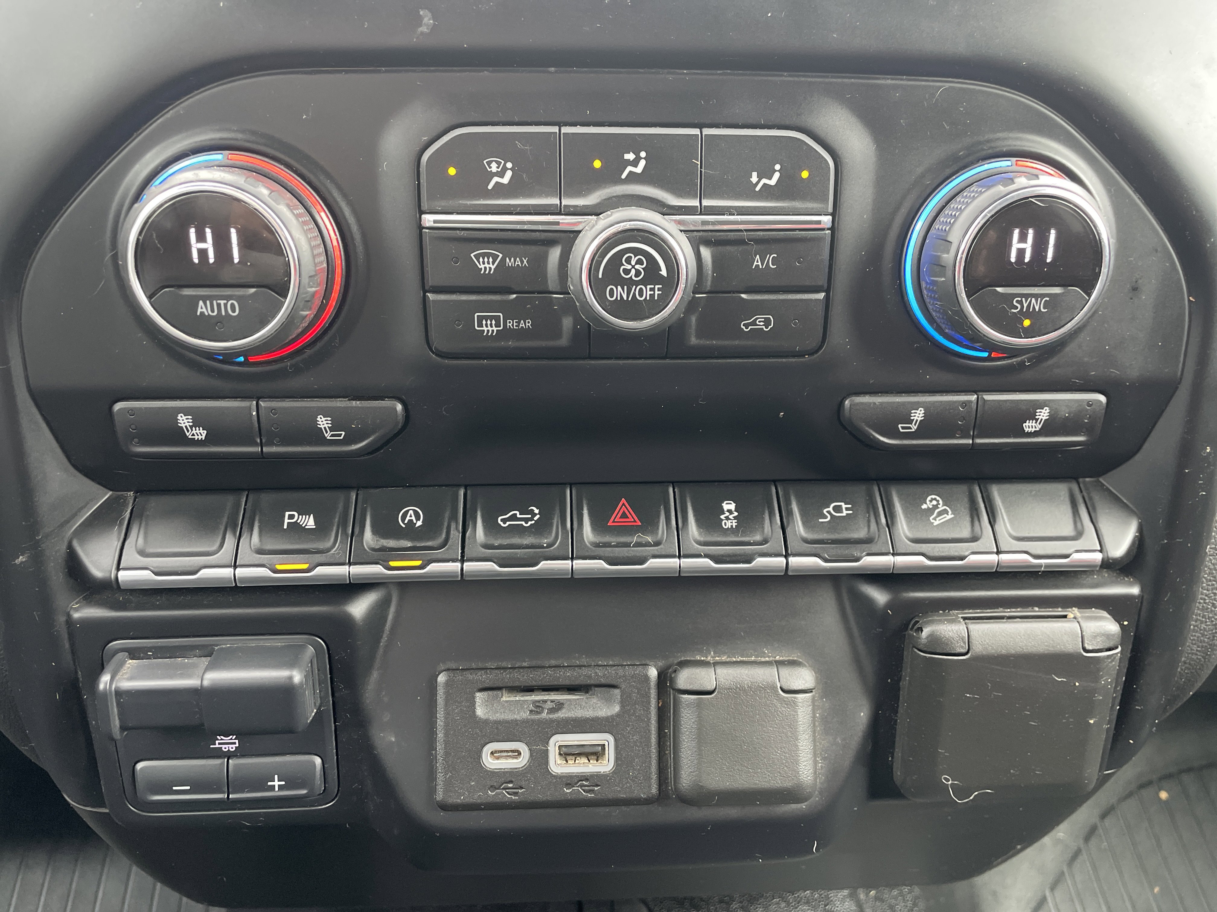 Used 2020 Chevrolet Silverado 1500 LT w/ All-Star Edition image 38