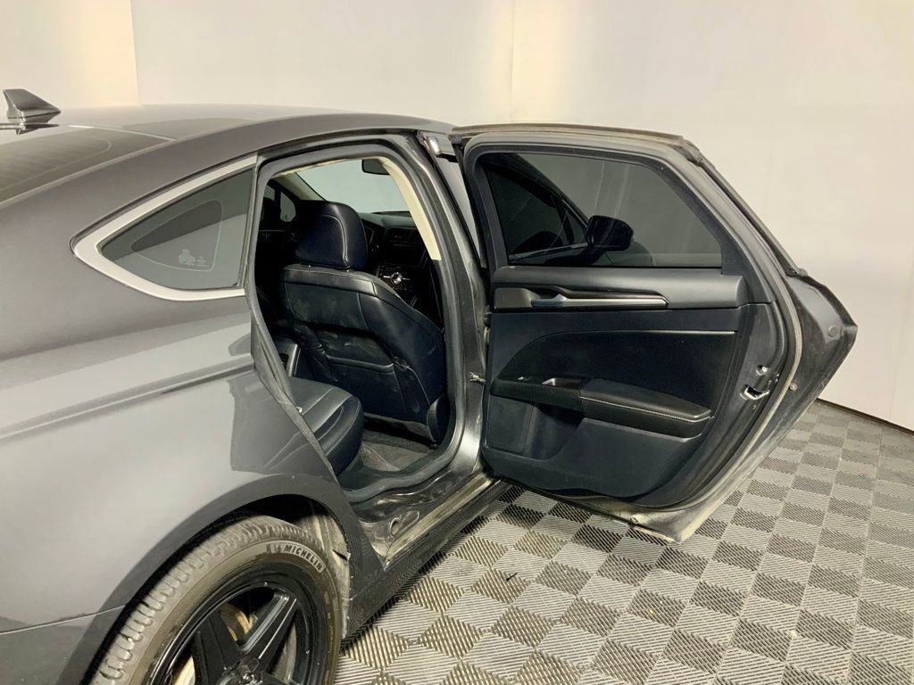 Used 2020 Ford Fusion Titanium AWD/4WD image 32