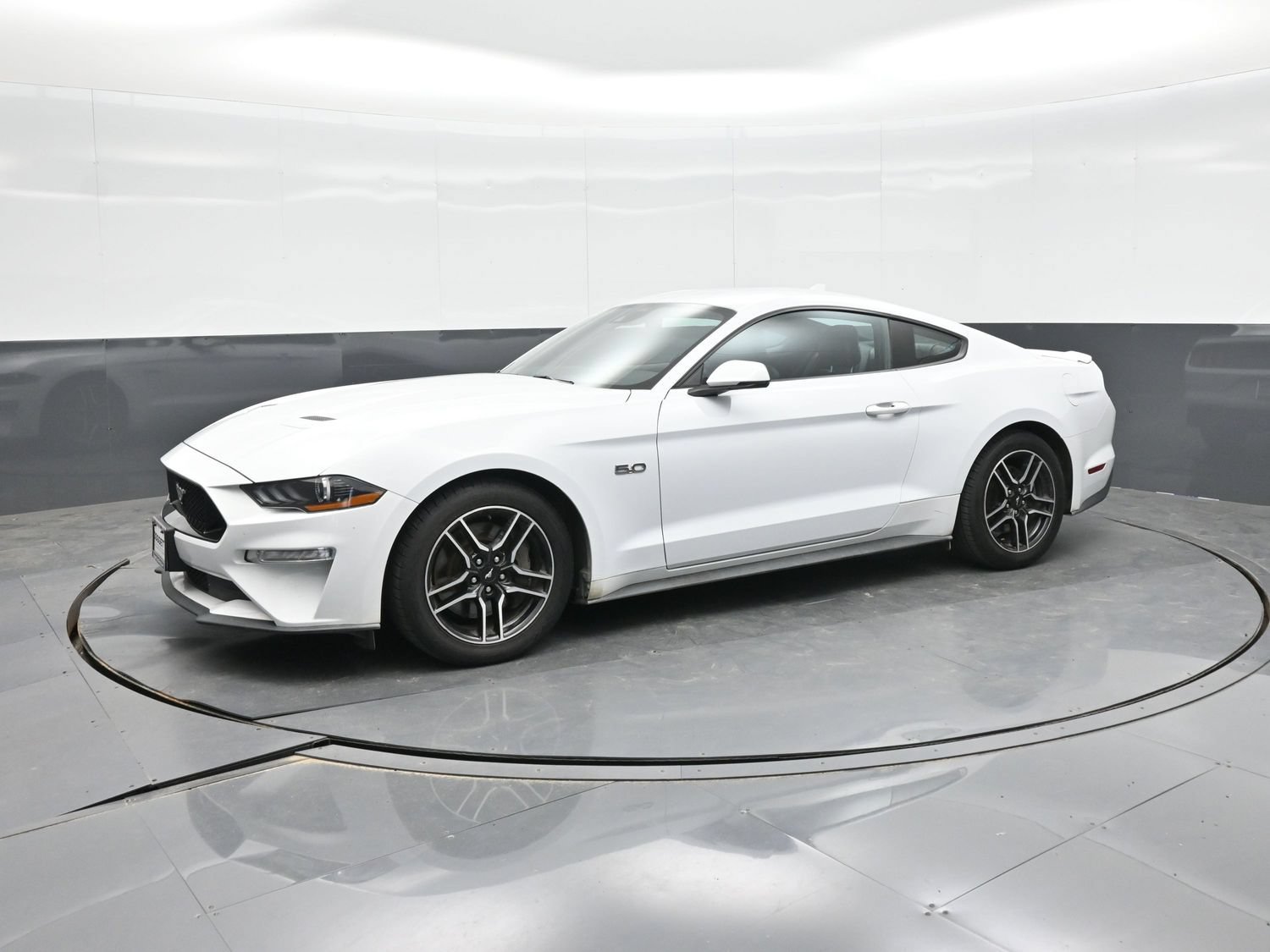 Used 2022 Ford Mustang GT Premium w/ Equipment Group 401A RWD image 16