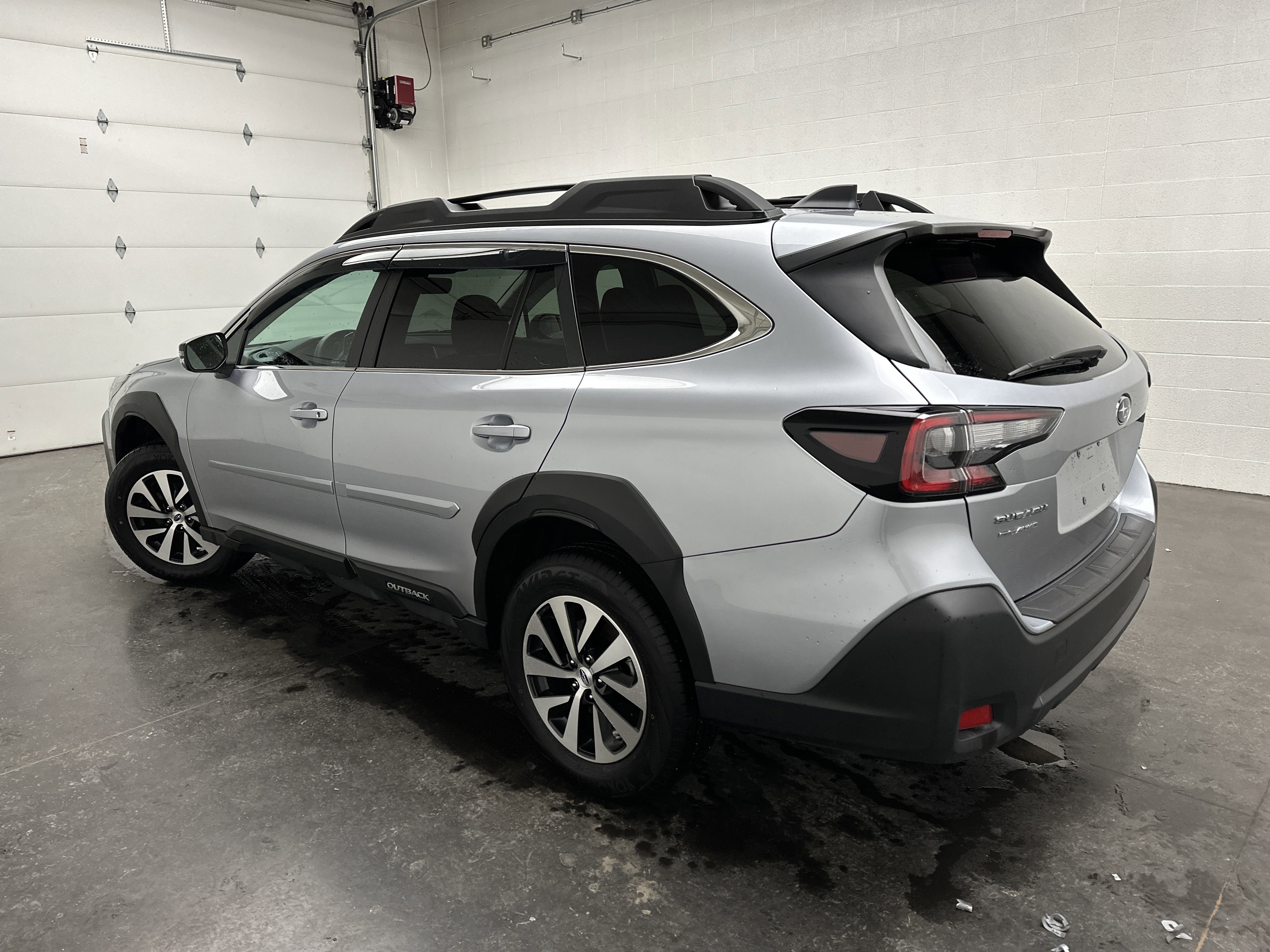 Certified 2025 Subaru Outback Premium image 6