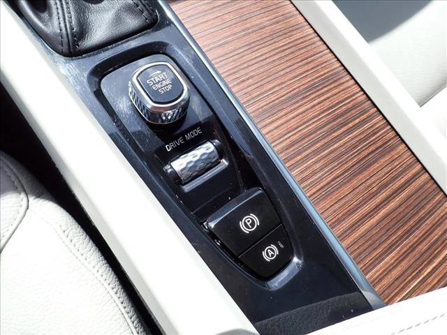 Used 2021 Volvo XC60 T5 Momentum w/ Protection Package Premier image 20