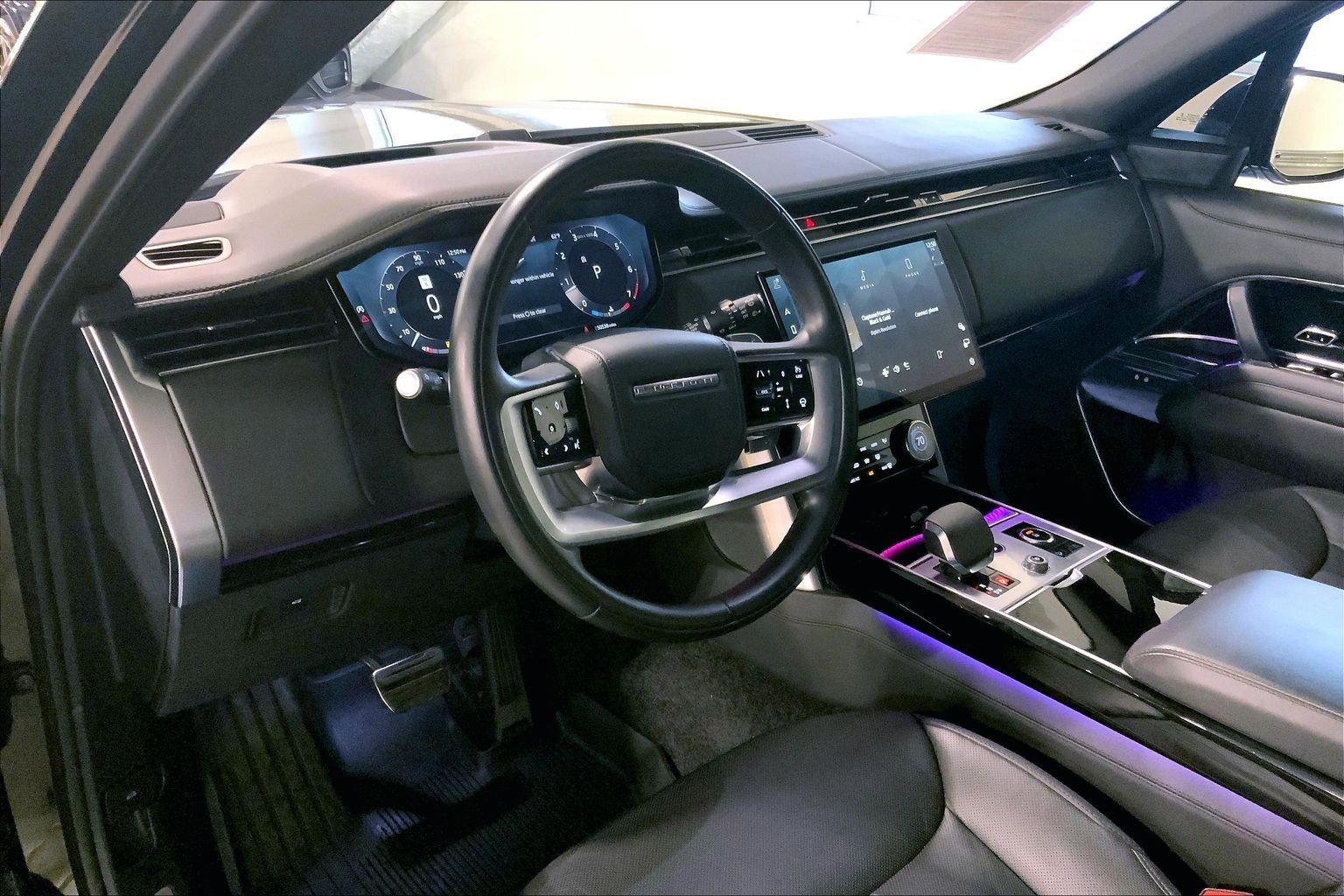 Used 2023 Land Rover Range Rover Long Wheelbase SE image 17