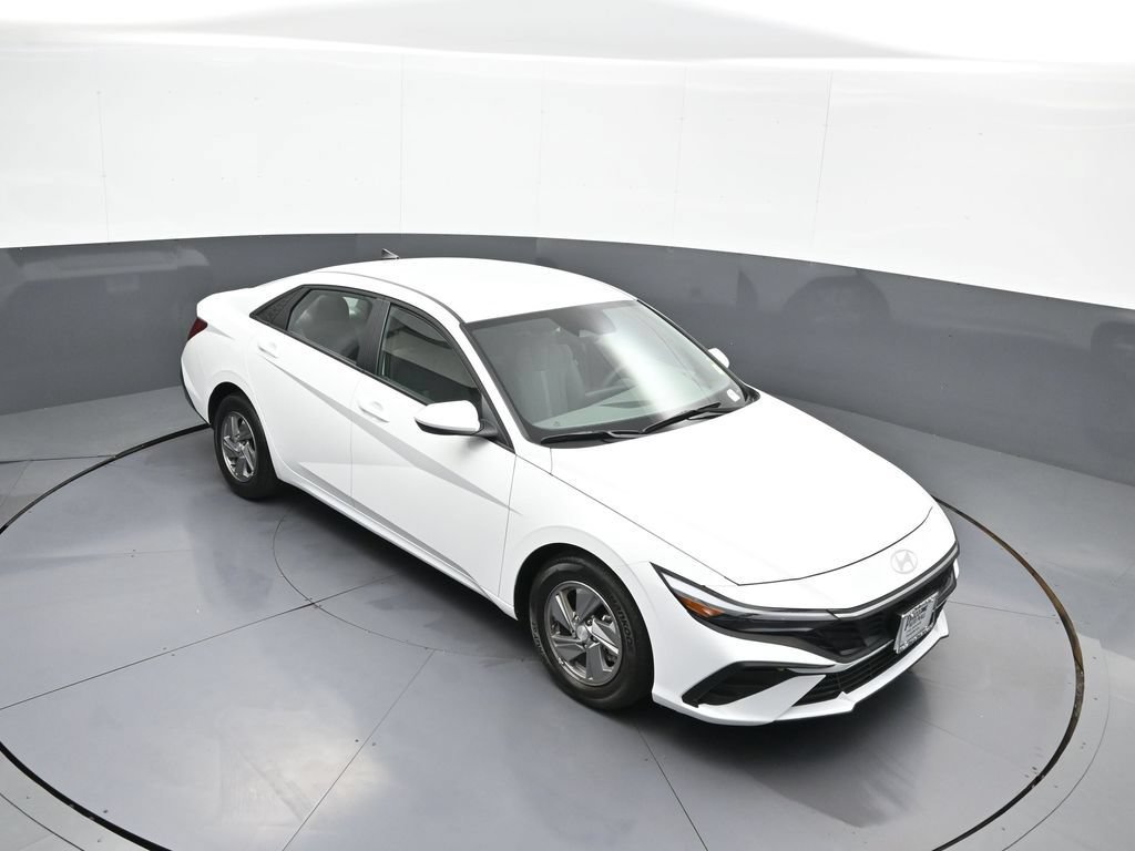 Certified 2025 Hyundai Elantra SE w/ Cargo Package FWD image 35