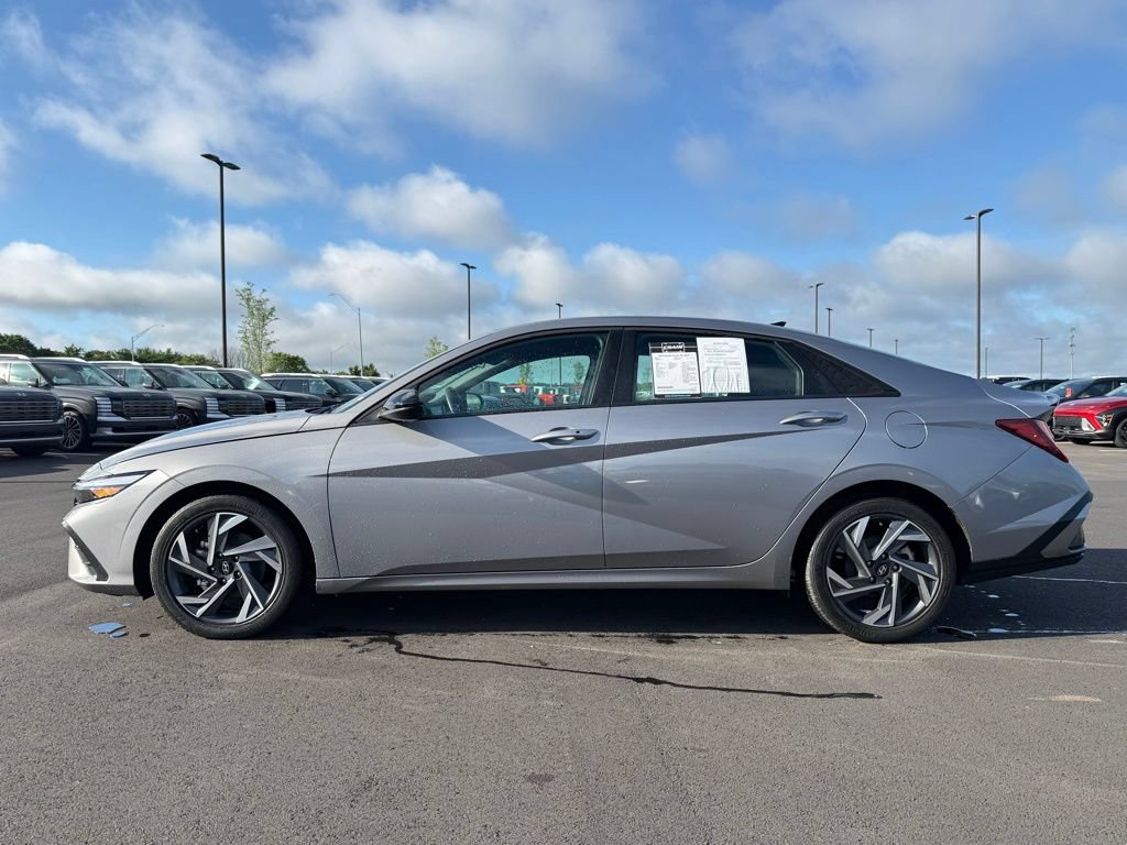 Certified 2025 Hyundai Elantra Sport FWD image 8