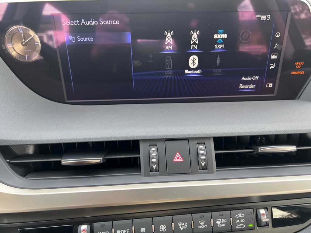 Used 2019 Lexus ES 300h image 25