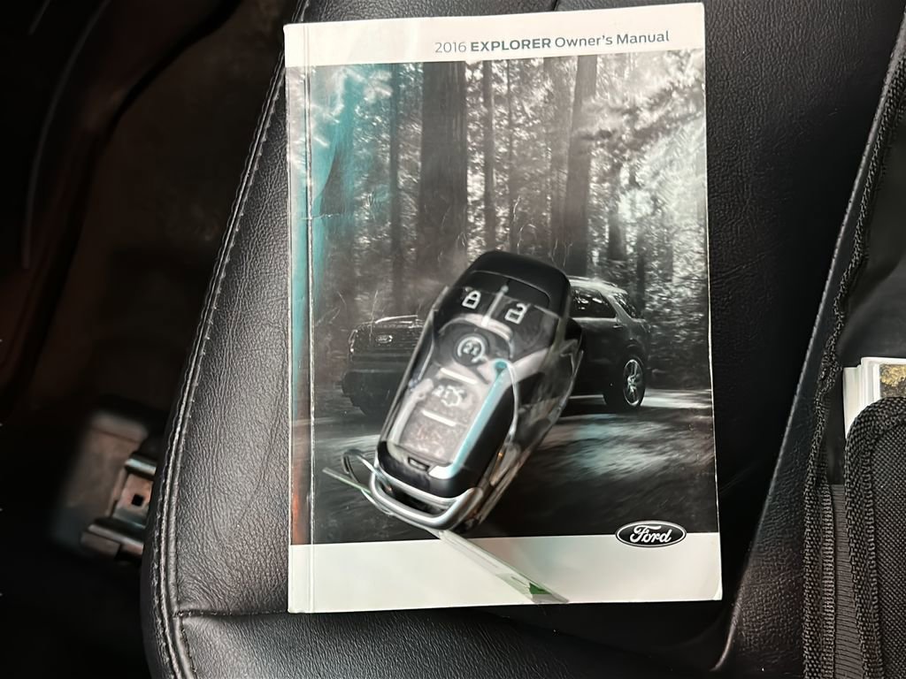 Used 2016 Ford Explorer XLT w/ Equipment Group 202A AWD/4WD image 31