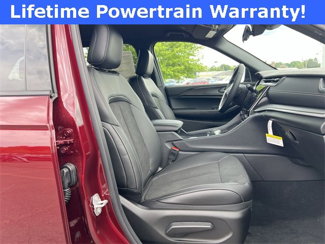 New 2025 Jeep Grand Cherokee Altitude image 19