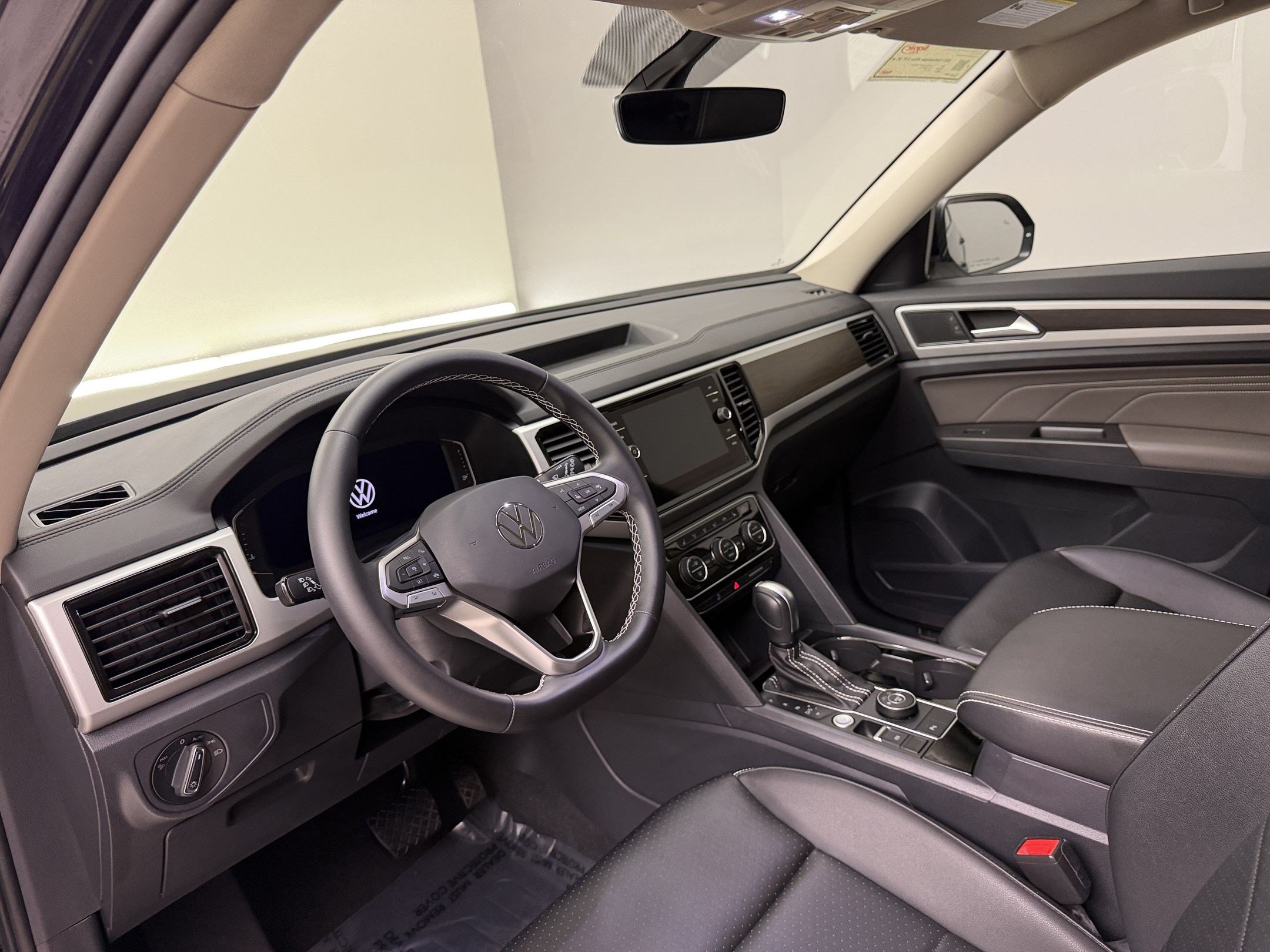 Used 2023 Volkswagen Atlas SE w/ Panoramic Sunroof Package AWD/4WD image 4