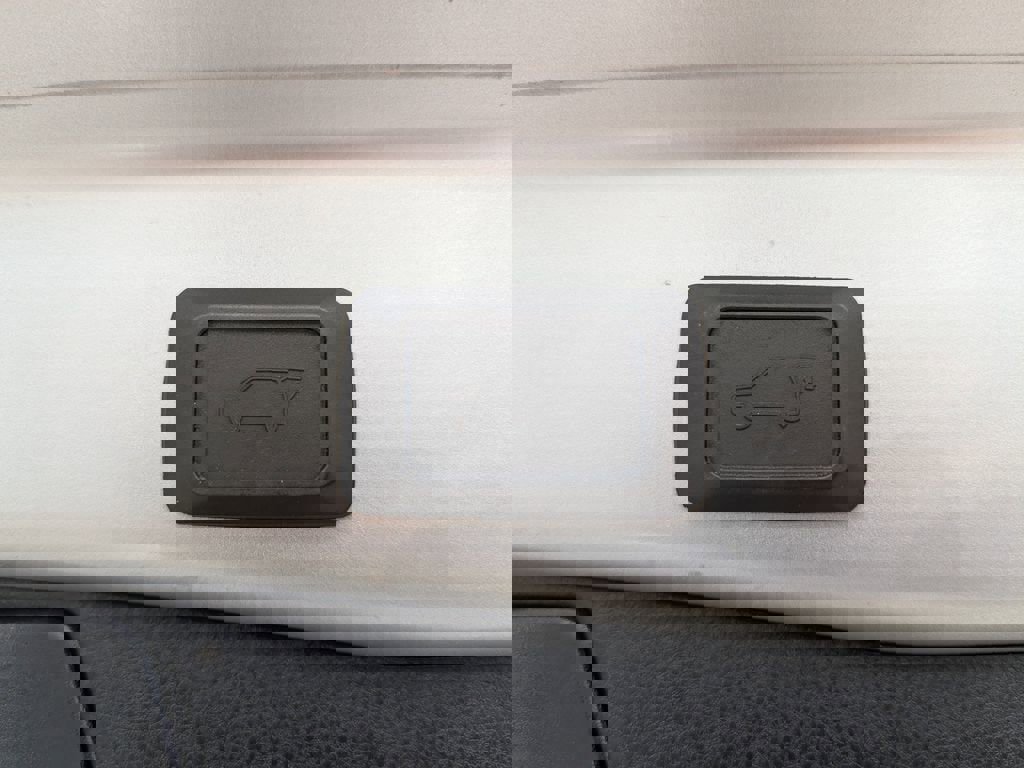 Used 2023 Toyota RAV4 XLE Premium image 9