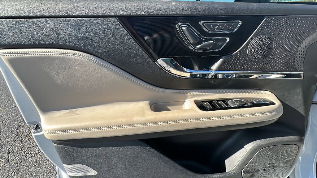 Used 2025 Lincoln Corsair FWD image 14