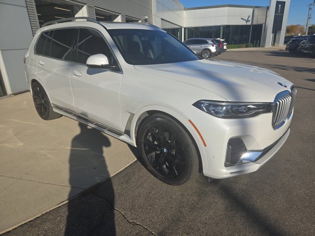 Used 2022 BMW X7 xDrive40i w/ Parking Assistance Package AWD/4WD image 9
