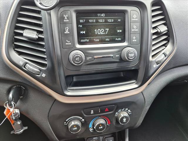 Used 2015 Jeep Cherokee Sport w/ Sport Appearance Group FWD image 12