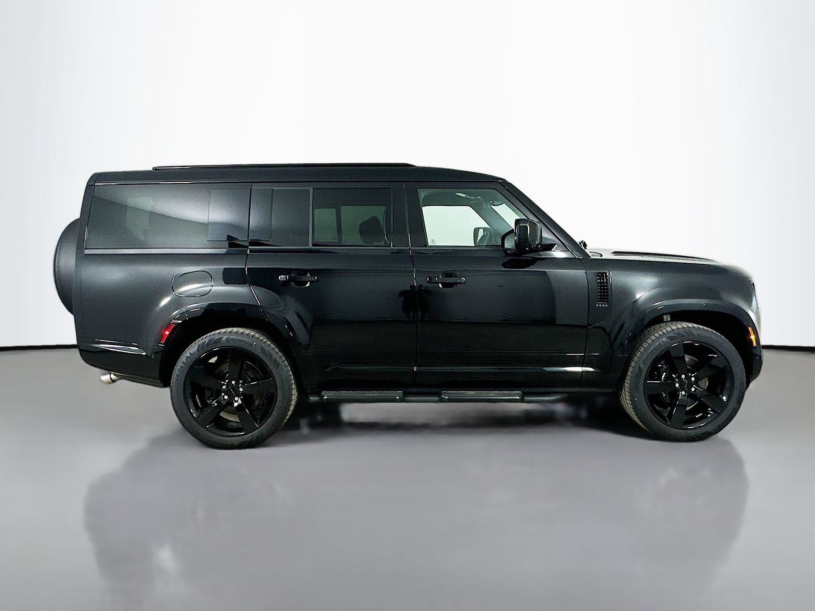 New 2026 Land Rover Defender 130 V8 AWD/4WD image 4