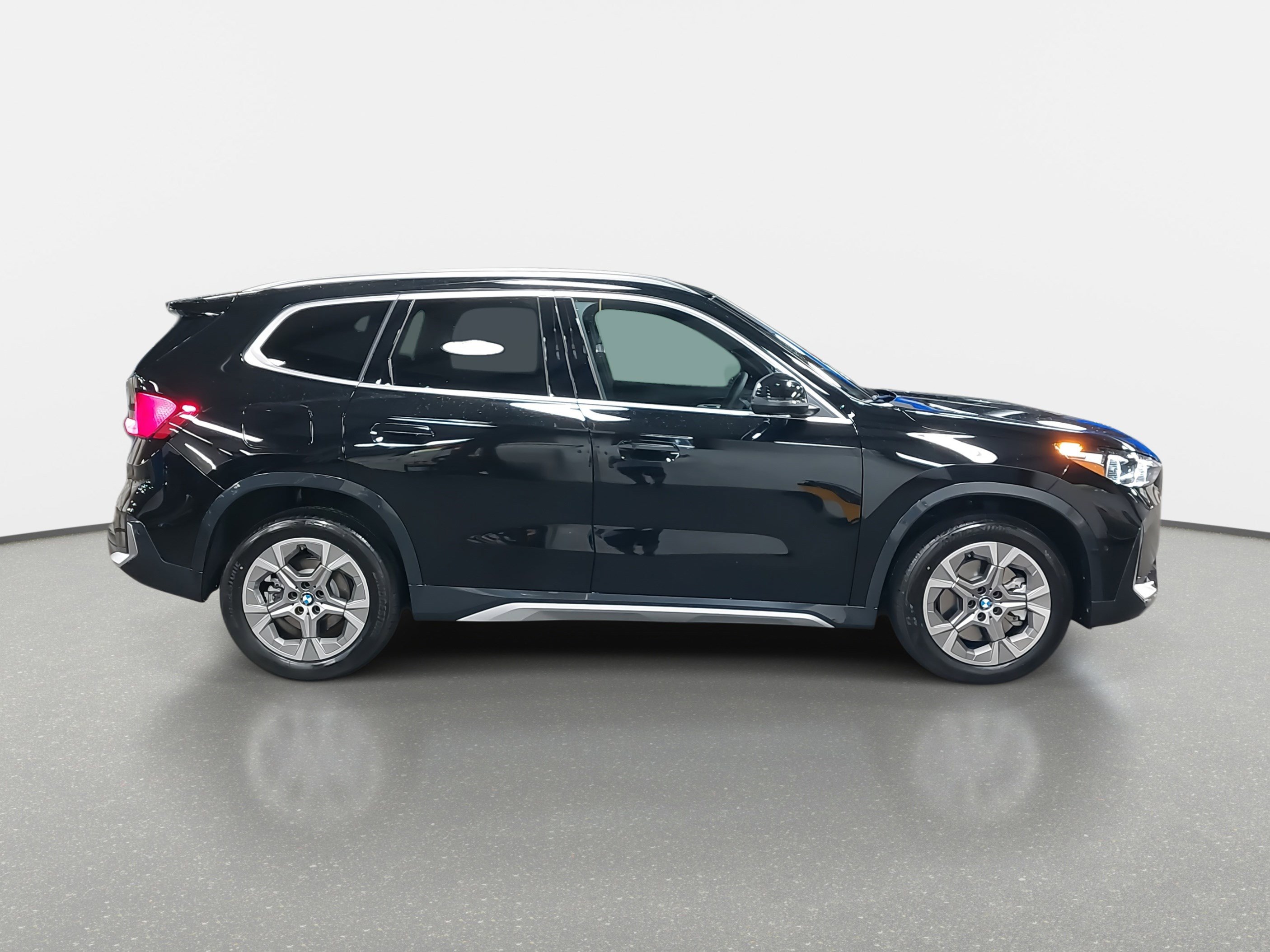 New 2026 BMW X1 xDrive28i w/ Convenience Package image 4