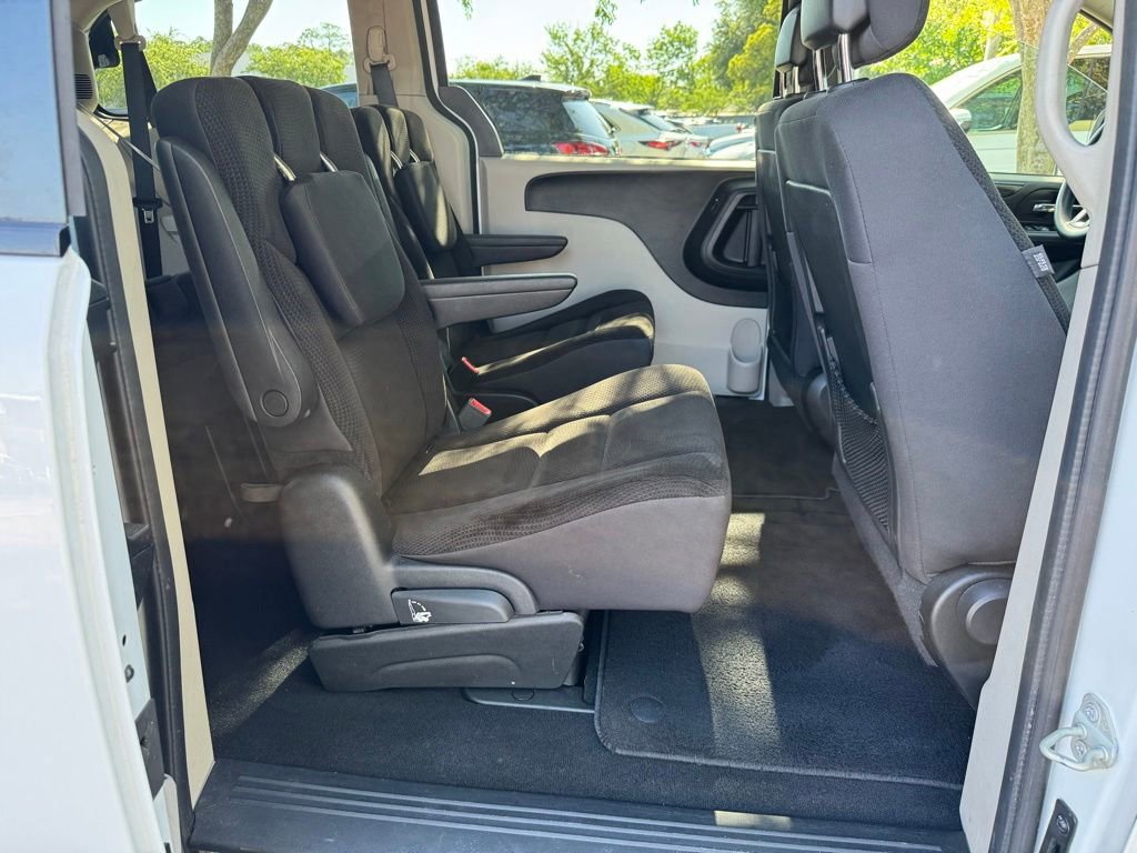 Used 2018 Dodge Grand Caravan SE w/ UConnect Hands-Free Group FWD image 8