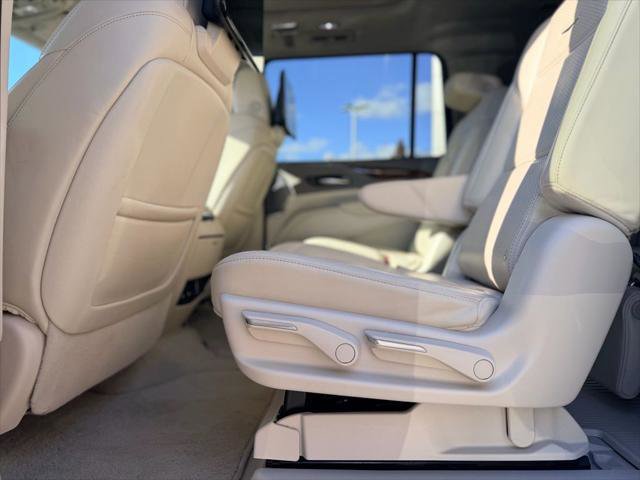 Used 2024 Cadillac Escalade ESV Sport Platinum w/ LPO, ONYX Package AWD/4WD image 15