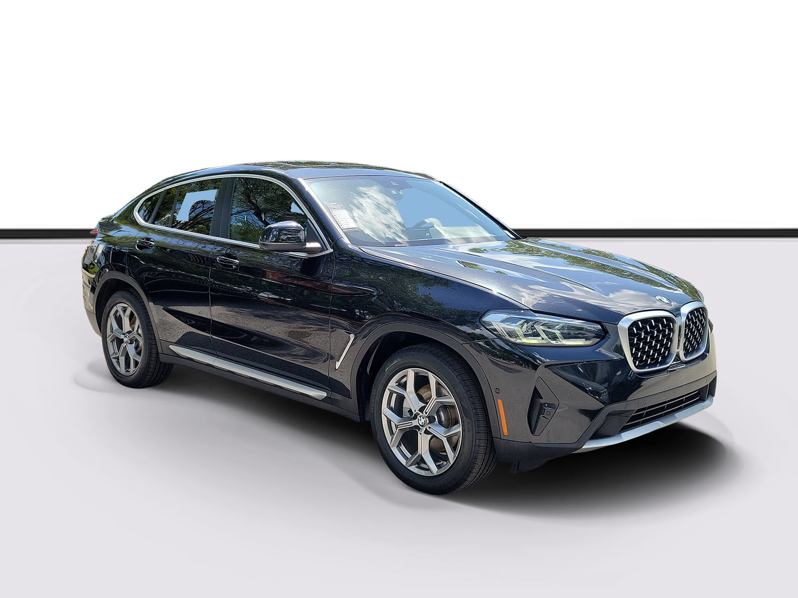 Used 2024 BMW X4 xDrive30i AWD/4WD image 1