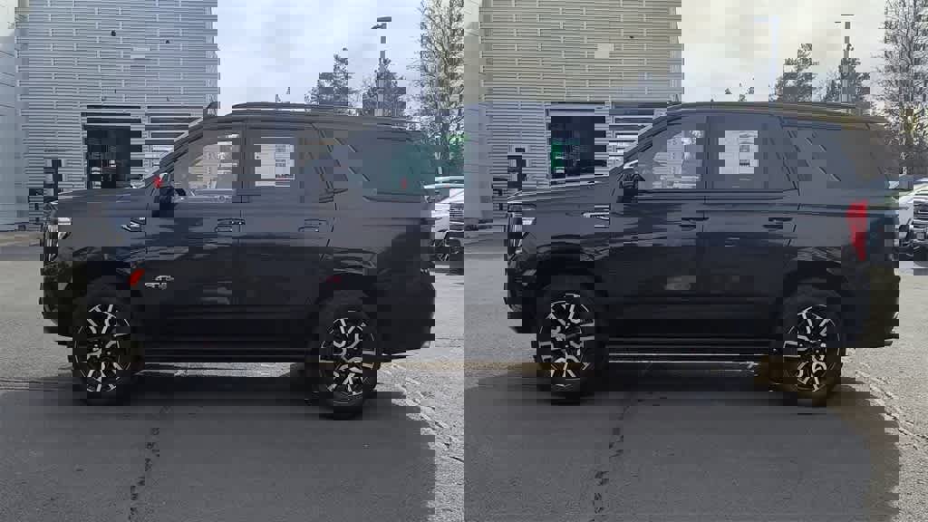 Used 2023 GMC Yukon AT4 image 5